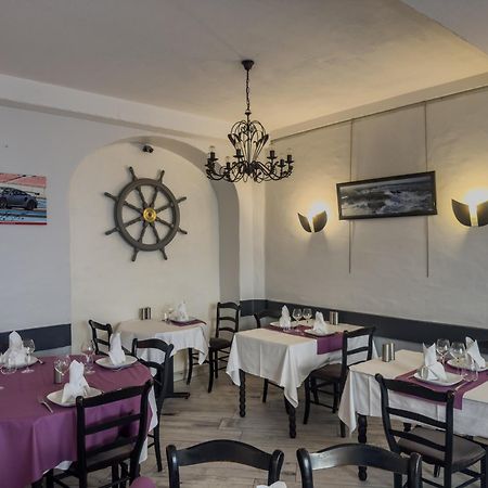 Logis Hotel Les Chardons Bleus Restaurant Le Bistrot De La Mer Роскоф Екстериор снимка