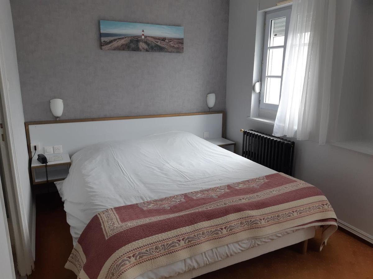 Logis Hotel Les Chardons Bleus Restaurant Le Bistrot De La Mer Роскоф Екстериор снимка