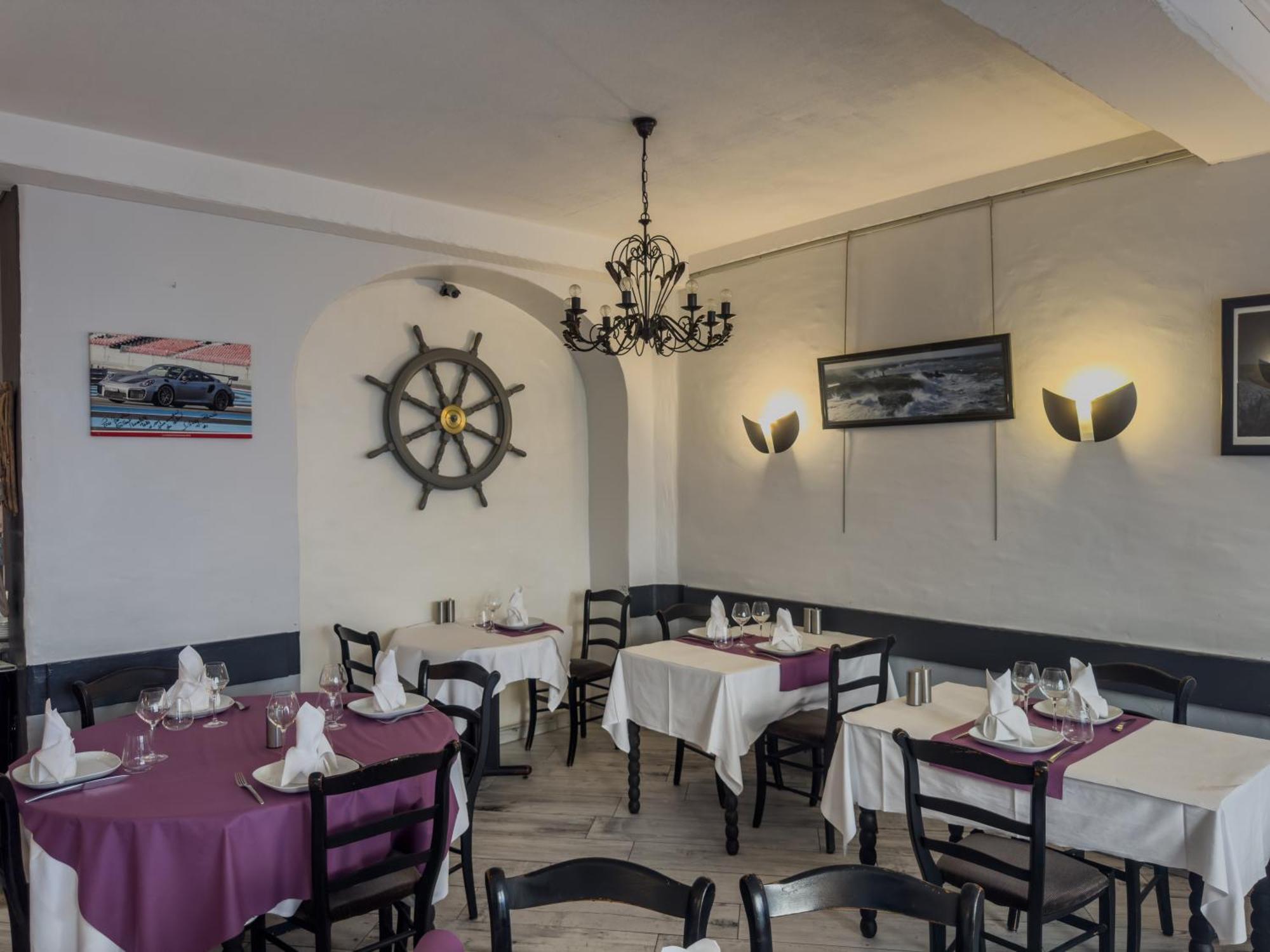 Logis Hotel Les Chardons Bleus Restaurant Le Bistrot De La Mer Роскоф Екстериор снимка