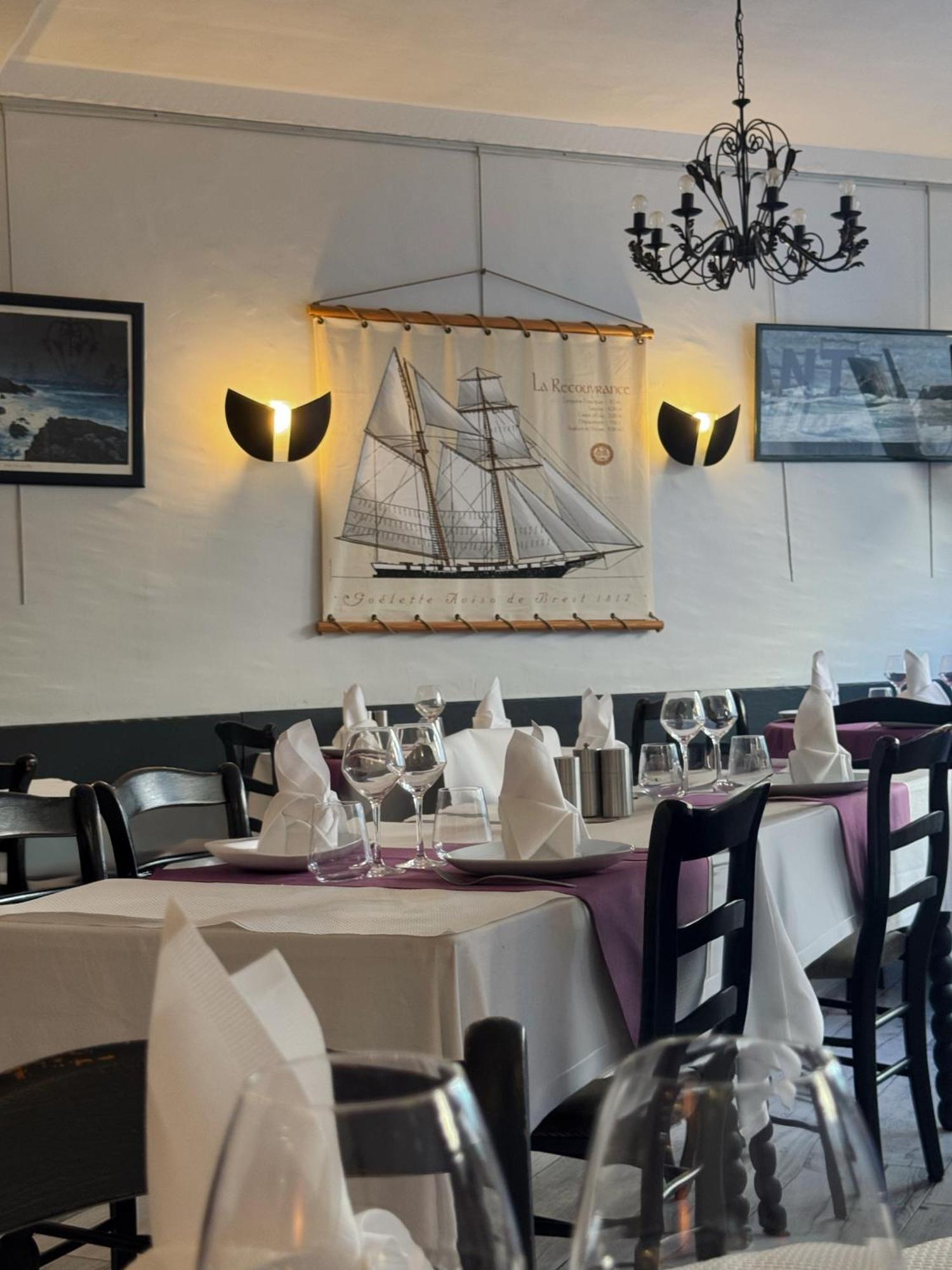 Logis Hotel Les Chardons Bleus Restaurant Le Bistrot De La Mer Роскоф Екстериор снимка