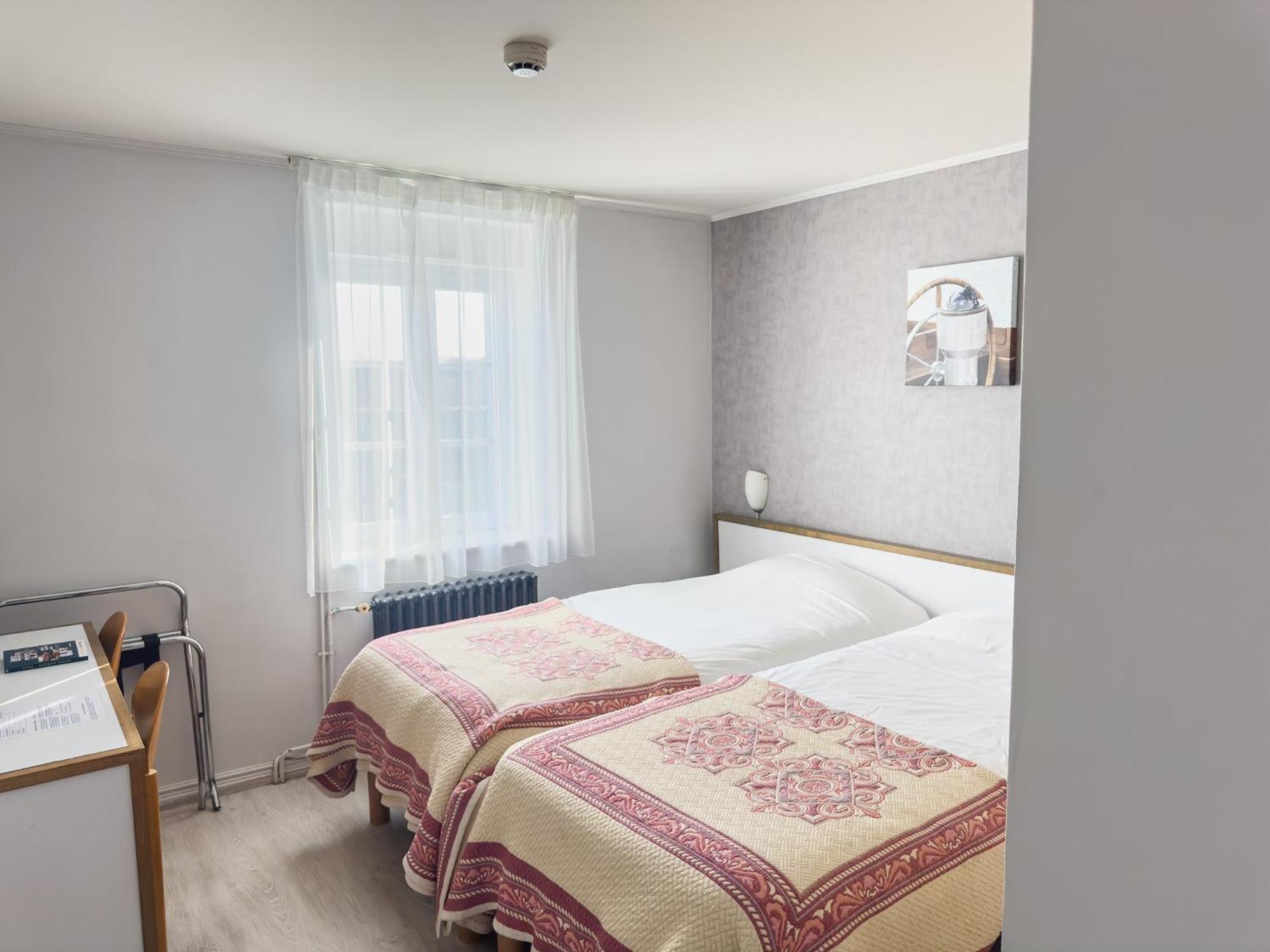 Logis Hotel Les Chardons Bleus Restaurant Le Bistrot De La Mer Роскоф Екстериор снимка