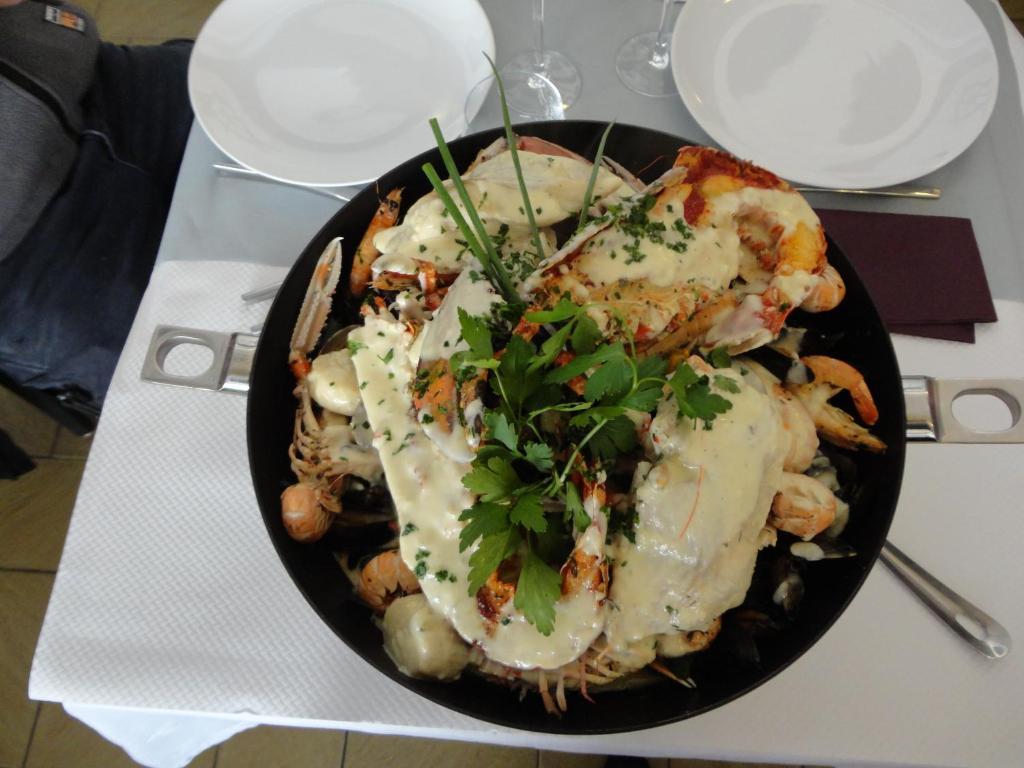 Logis Hotel Les Chardons Bleus Restaurant Le Bistrot De La Mer Роскоф Екстериор снимка