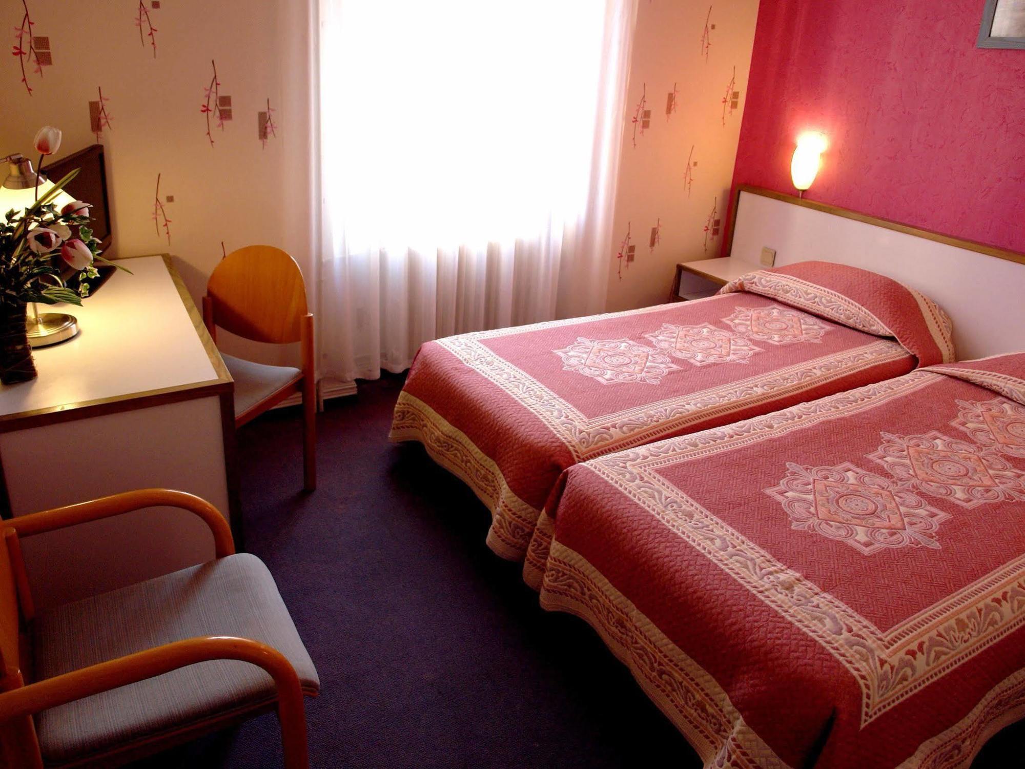 Logis Hotel Les Chardons Bleus Restaurant Le Bistrot De La Mer Роскоф Екстериор снимка