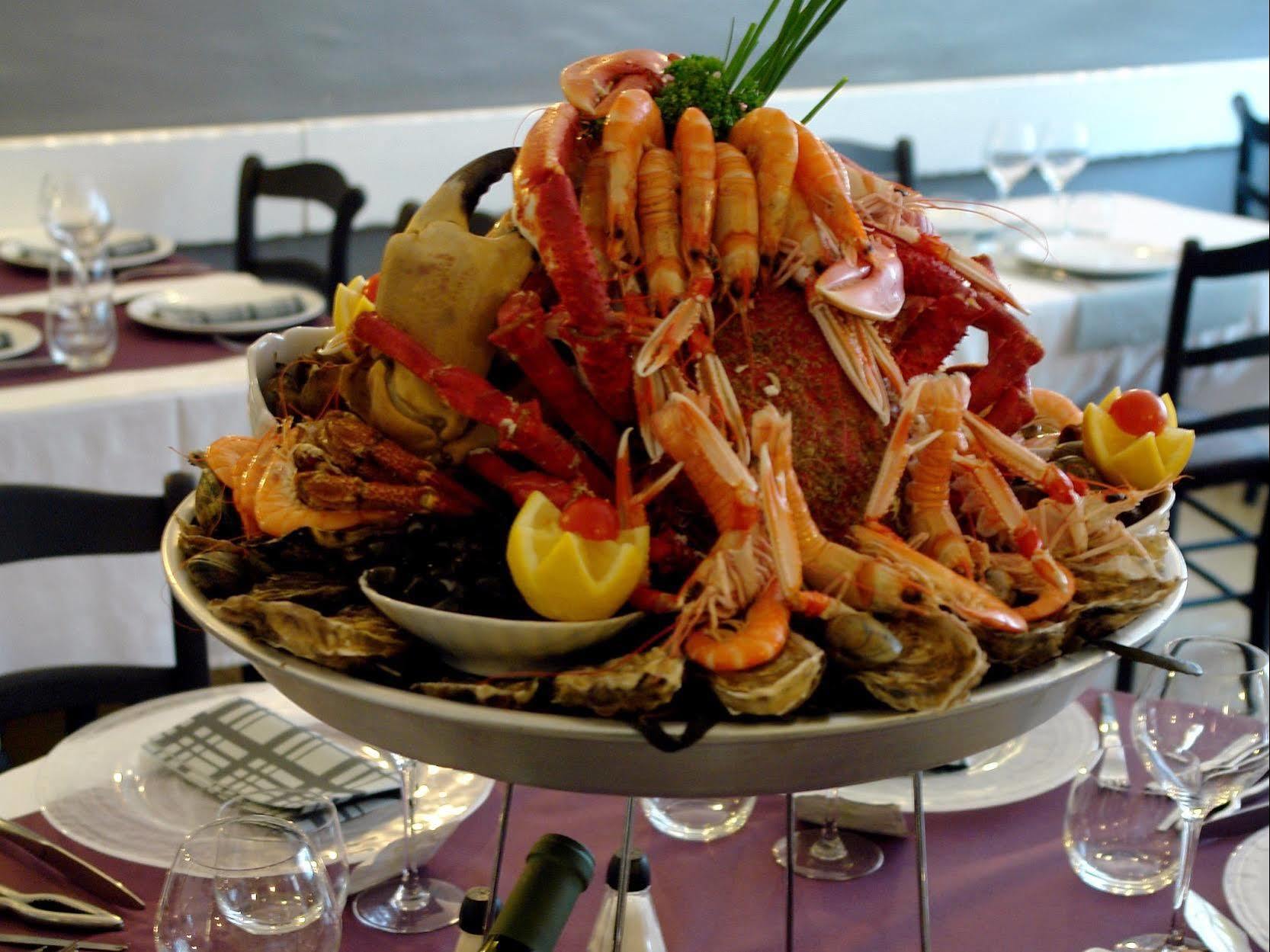 Logis Hotel Les Chardons Bleus Restaurant Le Bistrot De La Mer Роскоф Екстериор снимка