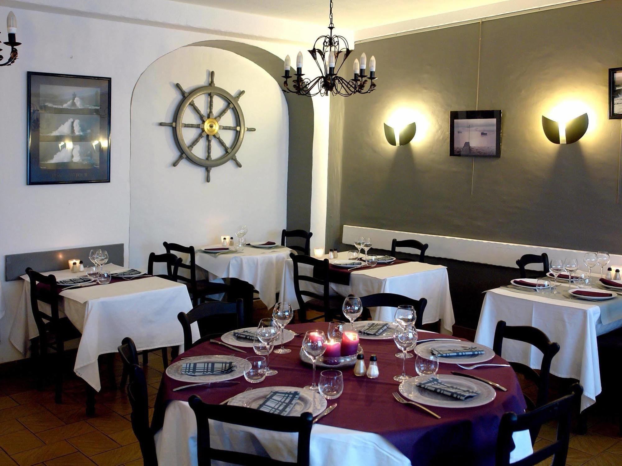 Logis Hotel Les Chardons Bleus Restaurant Le Bistrot De La Mer Роскоф Екстериор снимка