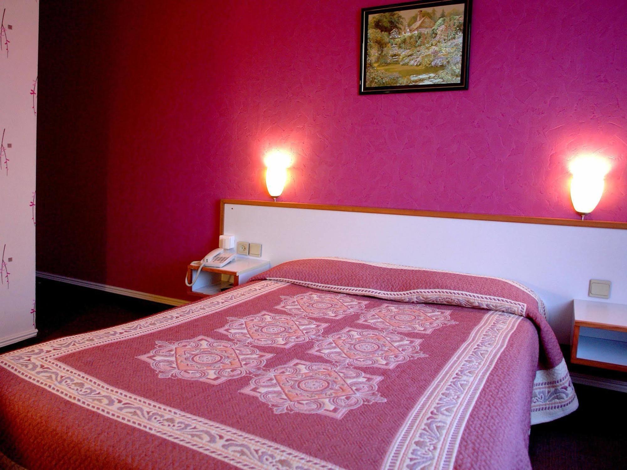Logis Hotel Les Chardons Bleus Restaurant Le Bistrot De La Mer Роскоф Екстериор снимка