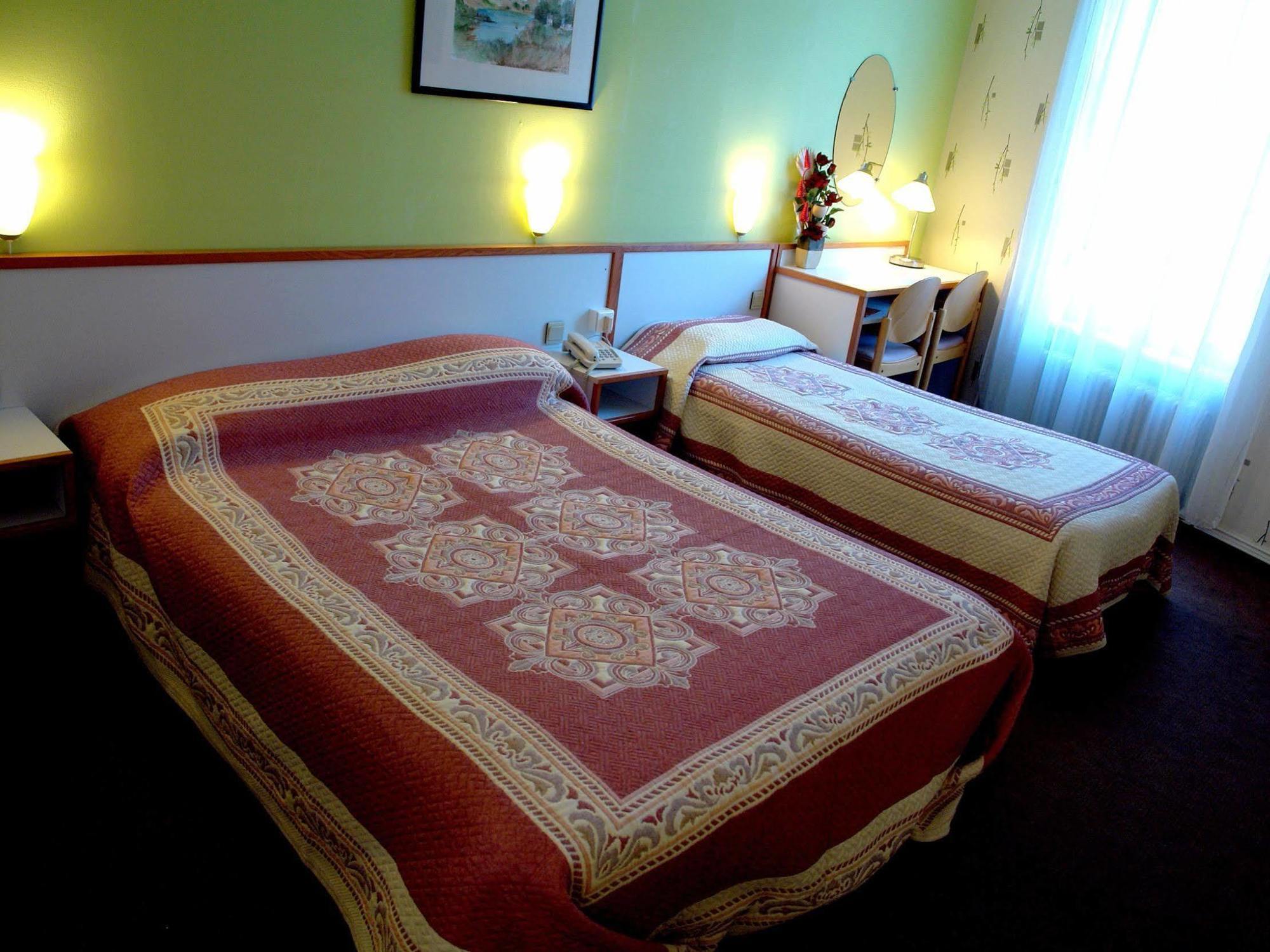 Logis Hotel Les Chardons Bleus Restaurant Le Bistrot De La Mer Роскоф Екстериор снимка