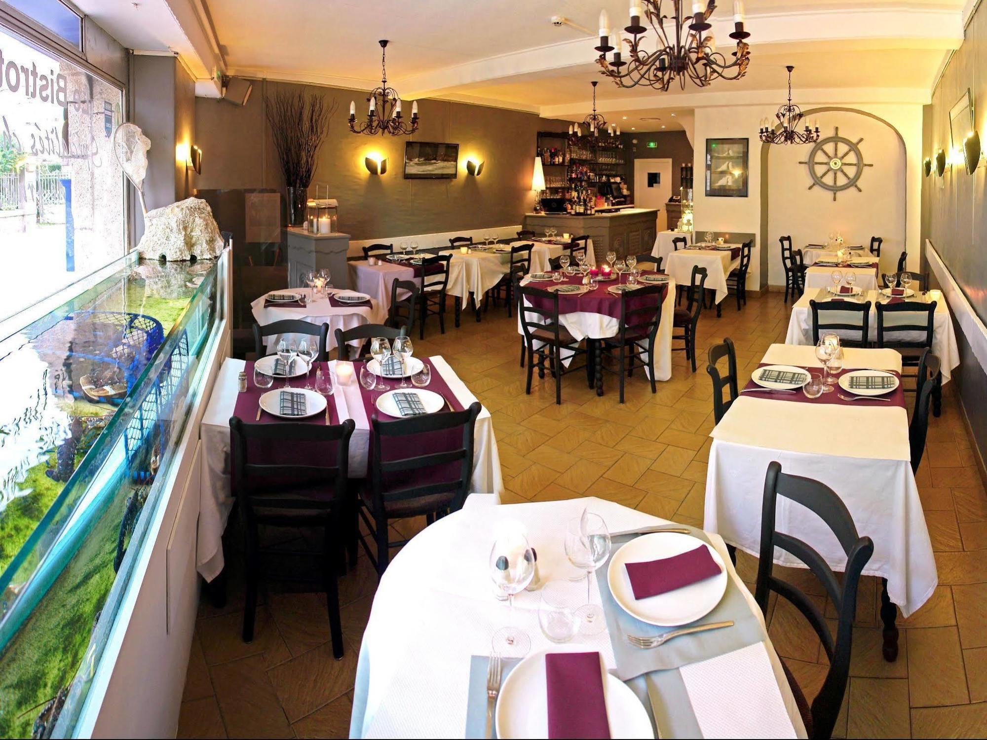 Logis Hotel Les Chardons Bleus Restaurant Le Bistrot De La Mer Роскоф Екстериор снимка